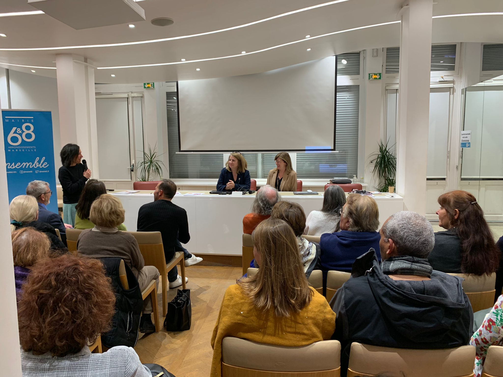 Echanges lors de la journée internationale de lutte pour les droits des femmes