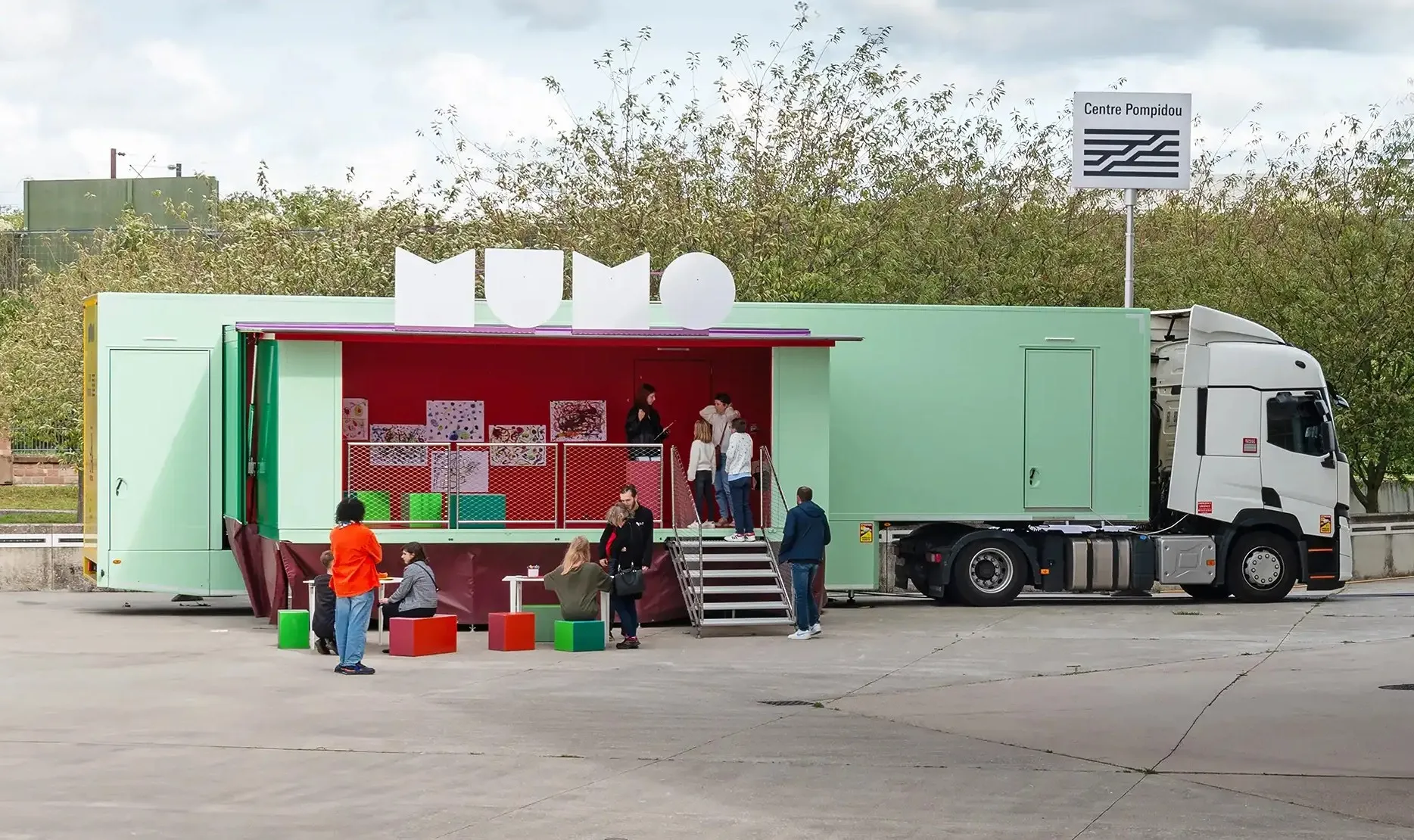 Le camion musée MuMo - Centre Pompidou fait étape au Jardin Amable Chanot